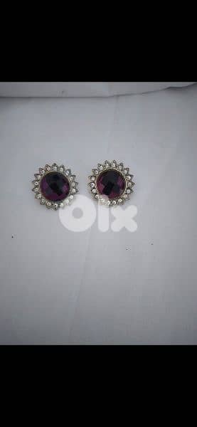 pick 3 earrings for 3= 15$ 10
