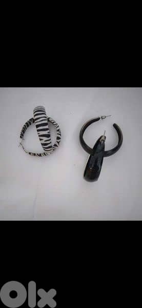 pick 3 earrings for 3= 15$ 14