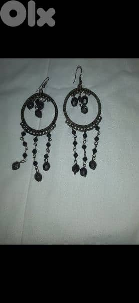 pick 3 earrings for 3= 15$ 18