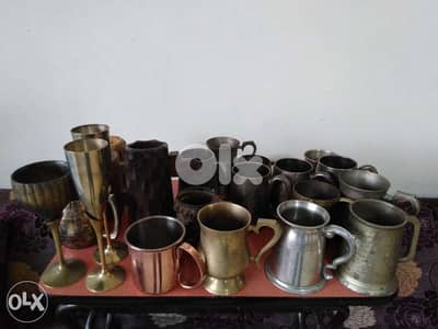 كبايات مشروب قديمين مزخرفين نحاس وفضيات