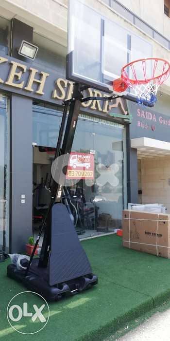 Now 425$ before 600$ movable basketball hoop (Spalding)