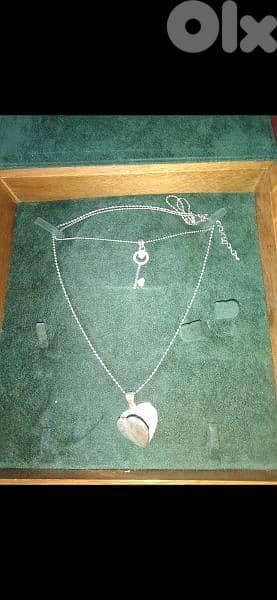 necklace silver pendant heart open box