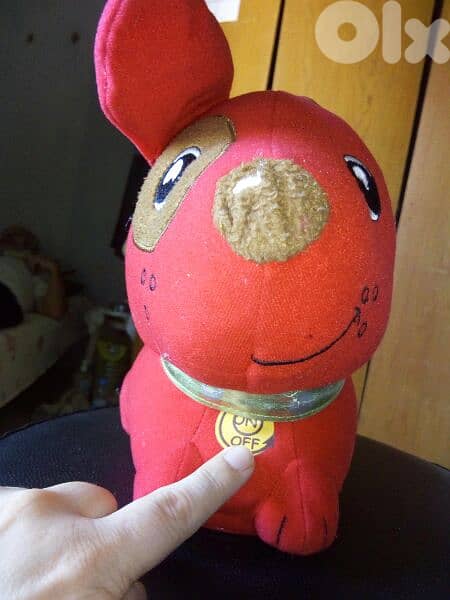 YAKI MECHANISM Red Dog BARKS &MOVES medium Toy his height 20 Cm=22$ 7