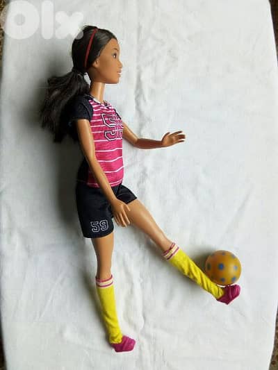 BARBIE SOCCER PLAYER - I CAN BE brunette great doll +complete wear=23$