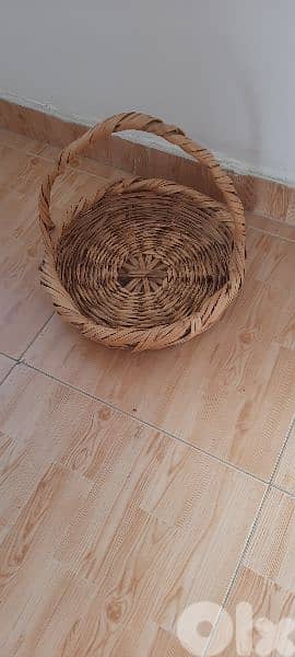 Basket height 8cm and width 35cm. سلًة