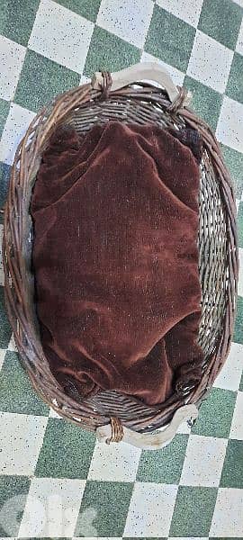 Pet bed. Basket with couch. 3