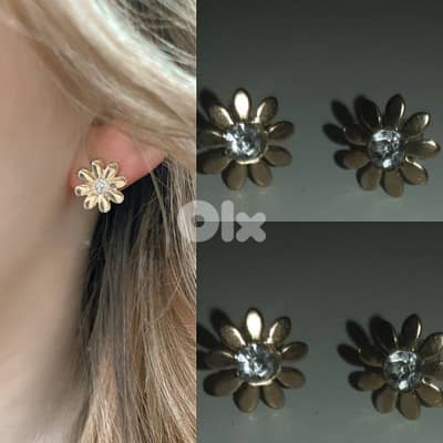 daisy studs earrings colour gold