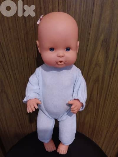 FAMOSA BABY GIRL original barely used Big & wearing toy still good=21$
