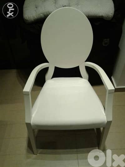 كرسي جديدة ابيض لميع مع قعدة جلد Brand new glossy white chair