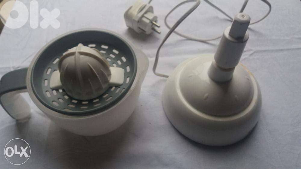 (cash $ only) عصارة ليمون على الكهرباء ماركة Black & Decker 2