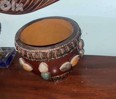 vase wood with gemstones