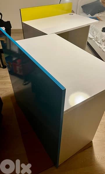 2 Kids desks like new - مكتبين للأولاد 1