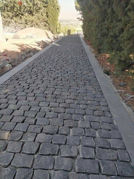 حجر بازلت أسود 1