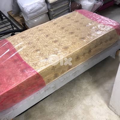 تخت مفرد مع فرشه