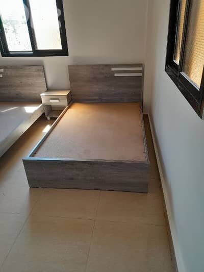 تخت مفرد ونص عرض 120 سم مع كمدينة صغيرة