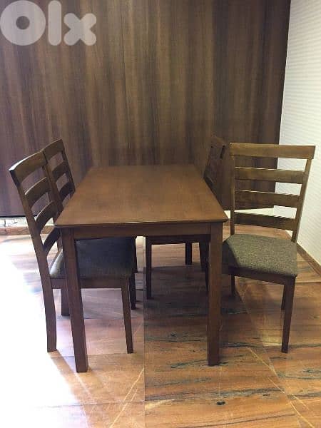 4 chairs table 1