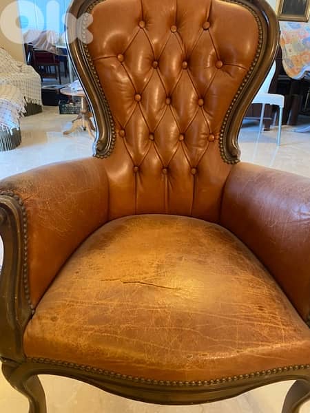 2 sofas chesterfield 4