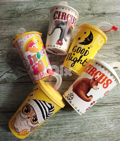 kids water bottles cups and straws 1
