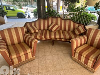 صالون انكليزي ولا اروع  1 كبيرة و 2 صغار خارق النضافة روعة ناعم تصفية