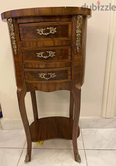 table with 3 drawers