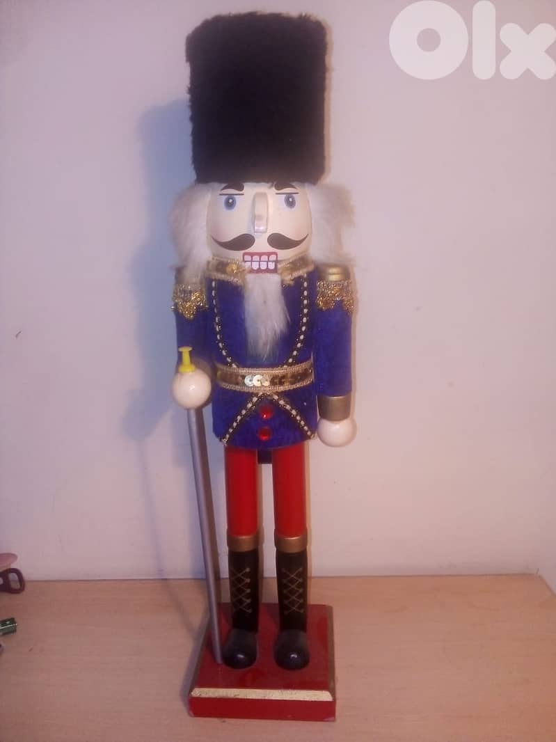 nutcrackers  38cm starting 10$ 2