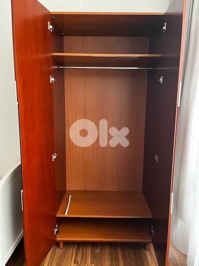 خزانة غرفة نوم - Bedroom Closet in Excellent condition !