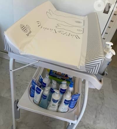 Brevi pratico with wheel bath stand and changing diaper