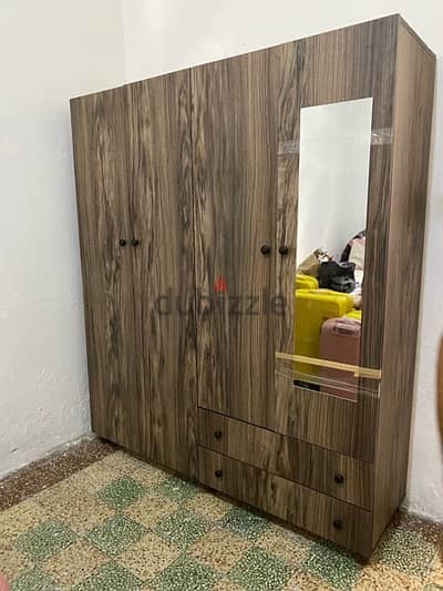 4-drawer cabinet with mirror from the factory to the consumer