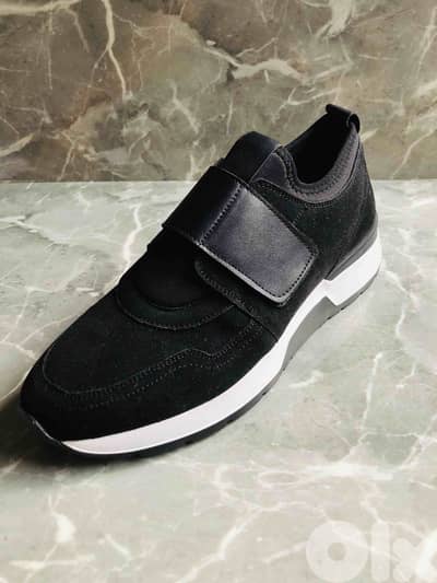 Divarese Best Black Sneakers